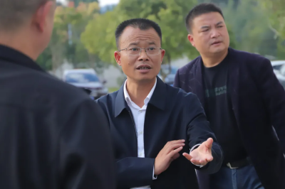 新晃縣委常委、縣委政法委書記楊海濱到我校視察、指導(dǎo)學(xué)校工作
